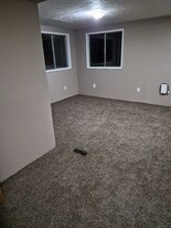 20025 SW Farmington Rd in Beaverton, OR - Building Photo