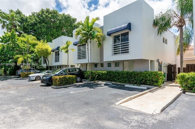 2945 Bridgeport Ave in Miami, FL - Building Photo - Building Photo