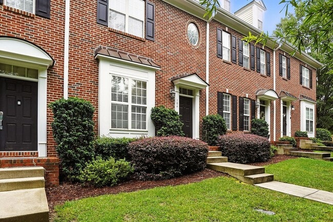 property at 104 W Savannah Rdg Rd