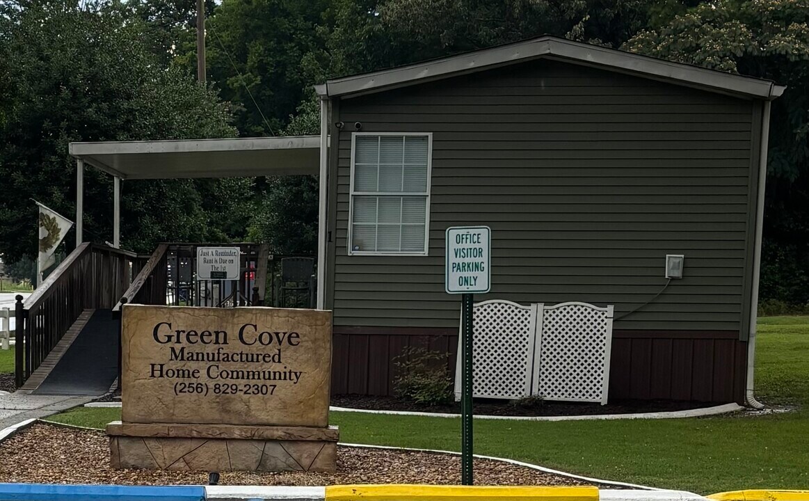 325 Green Cove Rd SE in Huntsville, AL - Building Photo