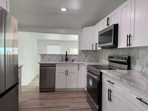 640 Broadway St in Longboat Key, FL - Building Photo - Building Photo