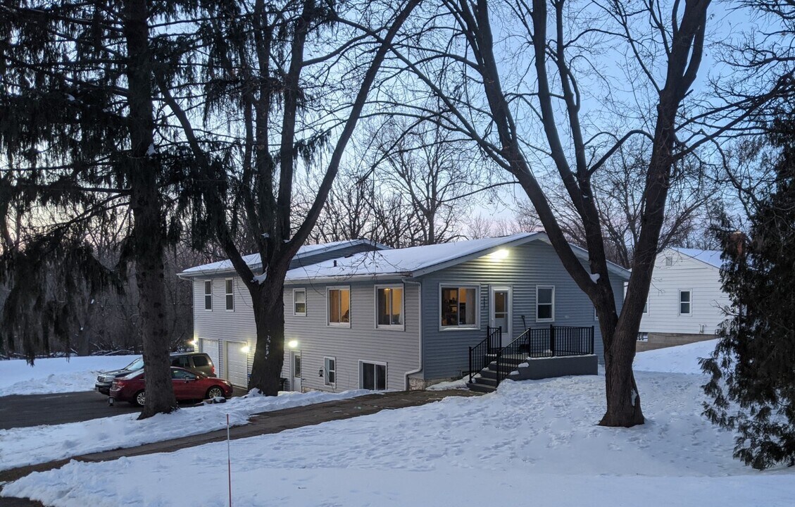 2267 S Syene Rd in Fitchburg, WI - Foto de edificio