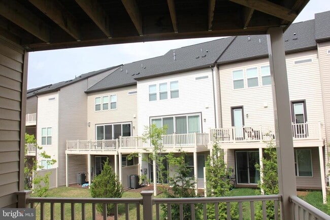 property at 4975 Longmire Wy