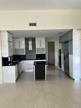 2694 Oakmont in Weston, FL - Foto de edificio - Building Photo