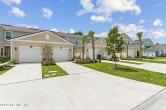64 Playa De Luna Ln in St. Augustine, FL - Foto de edificio - Building Photo