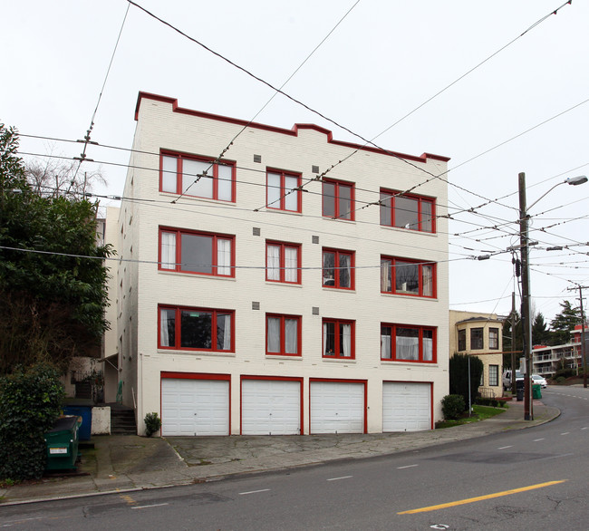 Crestview Apartments in Seattle, WA - Building Photo - Building Photo