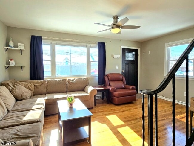 708A Farrand St in Raritan, NJ - Building Photo - Building Photo