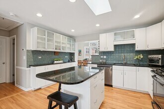 689 E Illinois Rd in Lake Forest, IL - Building Photo - Building Photo