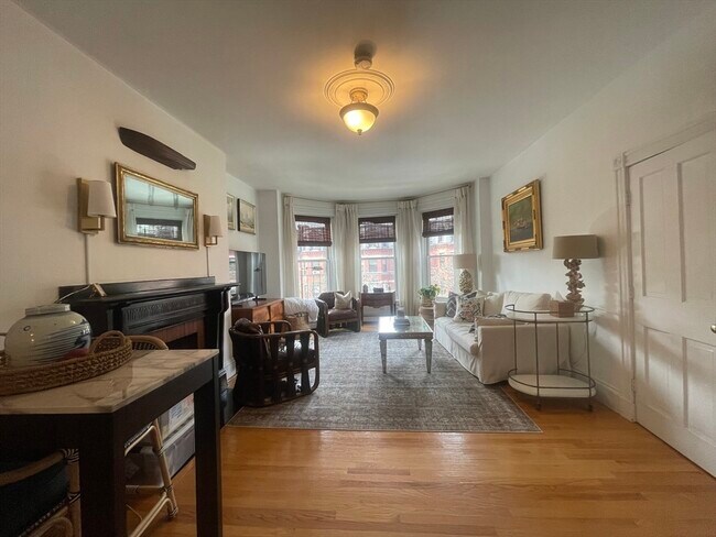 218 Newbury St in Boston, MA - Building Photo - Building Photo