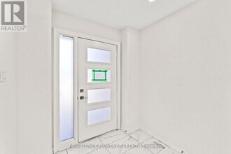 38 Queenpost Dr in Brampton, ON - Building Photo - Building Photo