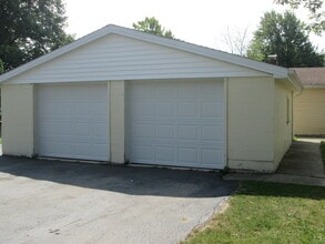 2433 Bainbridge Ave in Youngstown, OH - Building Photo - Building Photo
