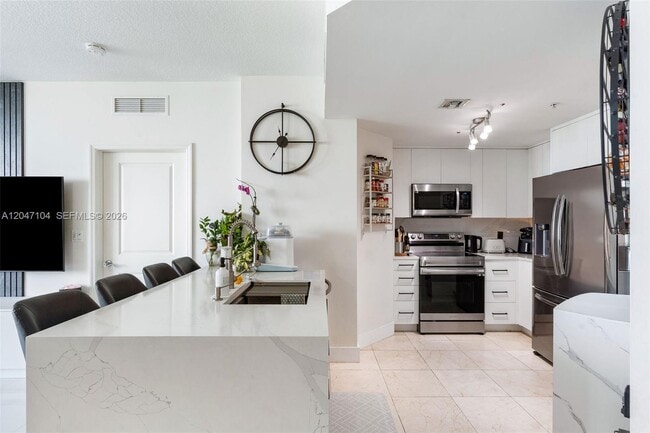 property at 7900 Harbor Island Dr
