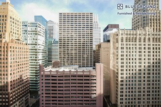 215 W Lake St in Chicago, IL - Building Photo - Building Photo