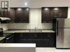 20 Washburn Rd in Brampton, ON - Building Photo - Building Photo