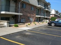 Bon Aire Apartments in Merrillville, IN - Foto de edificio - Building Photo