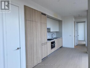 81 Wellesley St E in Toronto, ON - Building Photo - Building Photo