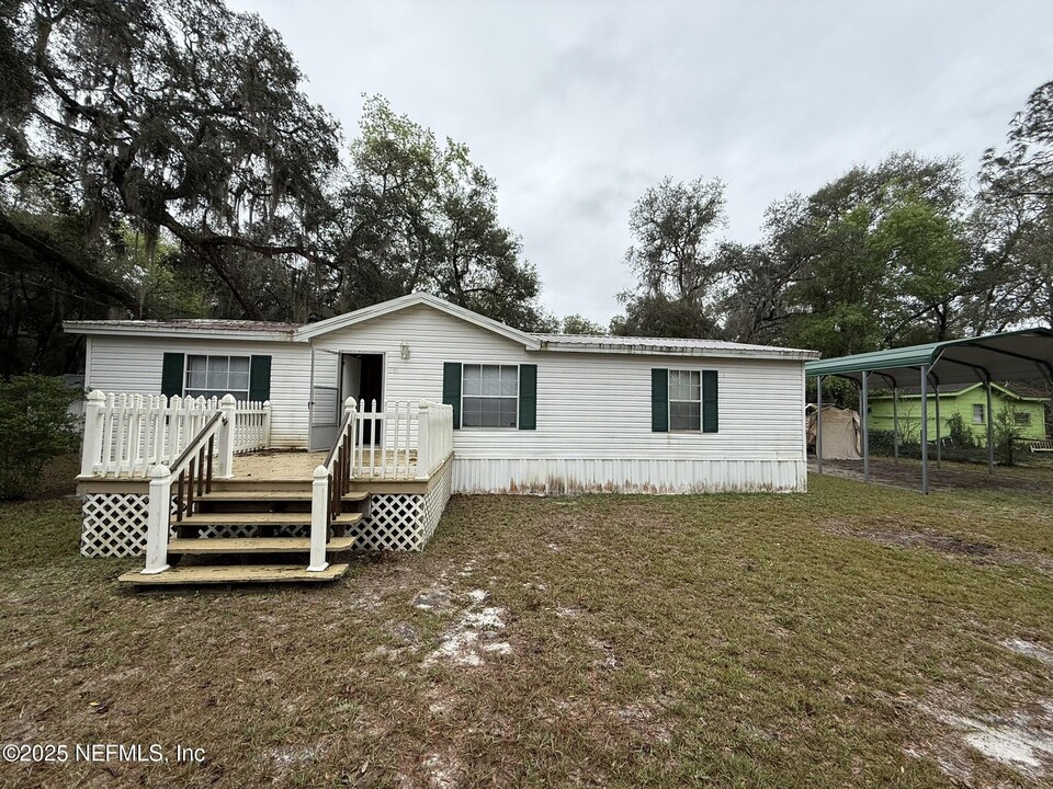 10438 NE 224th Place Rd in Fort Mc Coy, FL - Building Photo