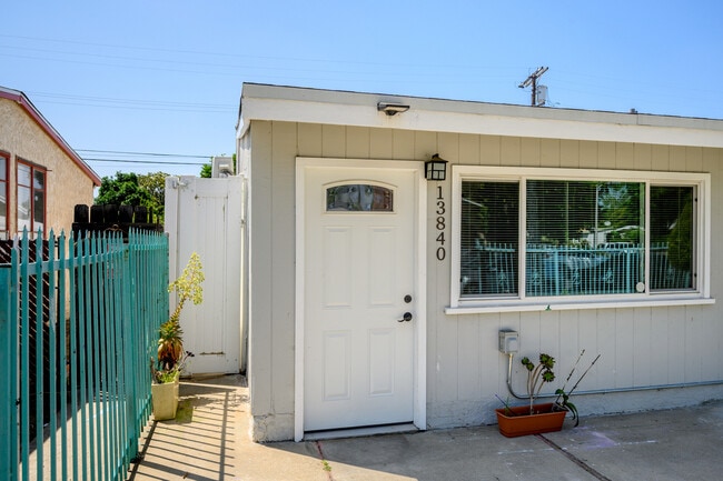 13840 Community St in Panorama City, CA - Building Photo - Building Photo