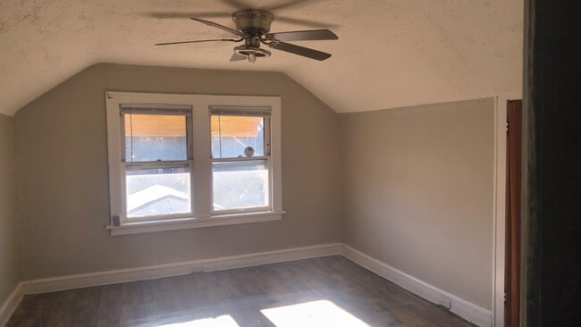 property at 4870 E Lee Ave