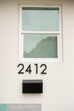 2412 Sherman St in Hollywood, FL - Foto de edificio - Building Photo