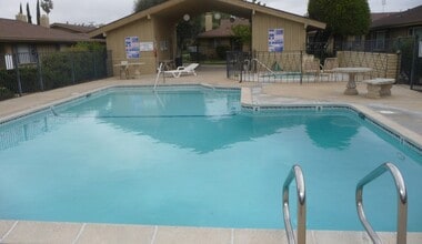 816 E Washington Ave in Escondido, CA - Building Photo - Building Photo