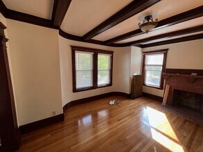 76 Powder House Blvd, Unit 76 in Somerville, MA - Foto de edificio - Building Photo