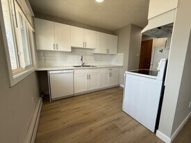 8705-8152 152 St NW in Edmonton, AB - Building Photo