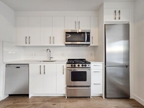 110-18A 18a St NW in Calgary, AB - Building Photo - Building Photo