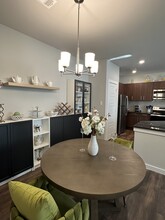700 Blackland Dr in Venus, TX - Foto de edificio - Building Photo