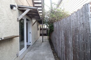 109 Ojai Ave in Oxnard, CA - Building Photo