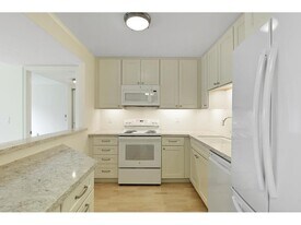 1425 W 28th St in Minneapolis, MN - Building Photo