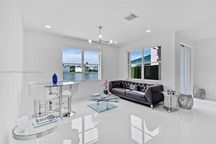 6644 NW 107th Pl in Doral, FL - Building Photo