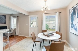5223 Dilbagh Dr in Durham, NC - Foto de edificio - Building Photo