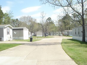 Forest Hollow Manufactured Home Community in Beaumont, TX - Building Photo - Building Photo