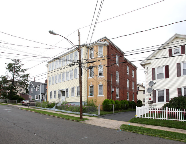 61 Smith St in New Britain, CT - Building Photo - Building Photo