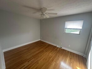 4867 Dierker Rd in Upper Arlington, OH - Foto de edificio - Building Photo