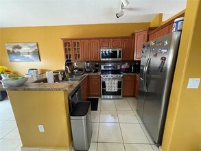 7772 NW 200th Ln in Hialeah, FL - Building Photo - Building Photo