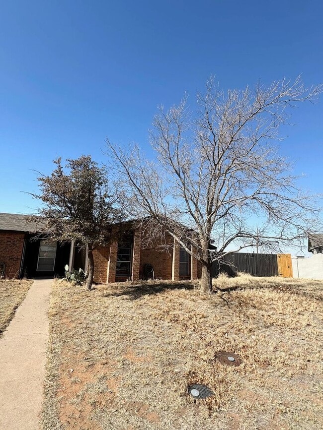 property at 4808 Country Club Dr