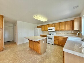 2670 Sadies Ct in Hollister, CA - Building Photo - Building Photo