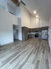 411 Azalea Ct in Talent, OR - Building Photo - Building Photo