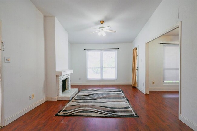 2110 Wilcrest Dr in Houston, TX - Building Photo - Building Photo