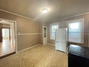 121 Cypress St in Manchester, NH - Building Photo - Building Photo