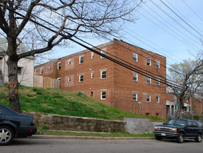 422 Chesapeake St SE in Washington, DC - Building Photo - Building Photo