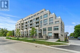2075 King Rd in King City, ON - Building Photo