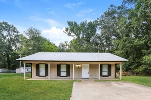 2028 Gloria Dr in Pearl, MS - Building Photo