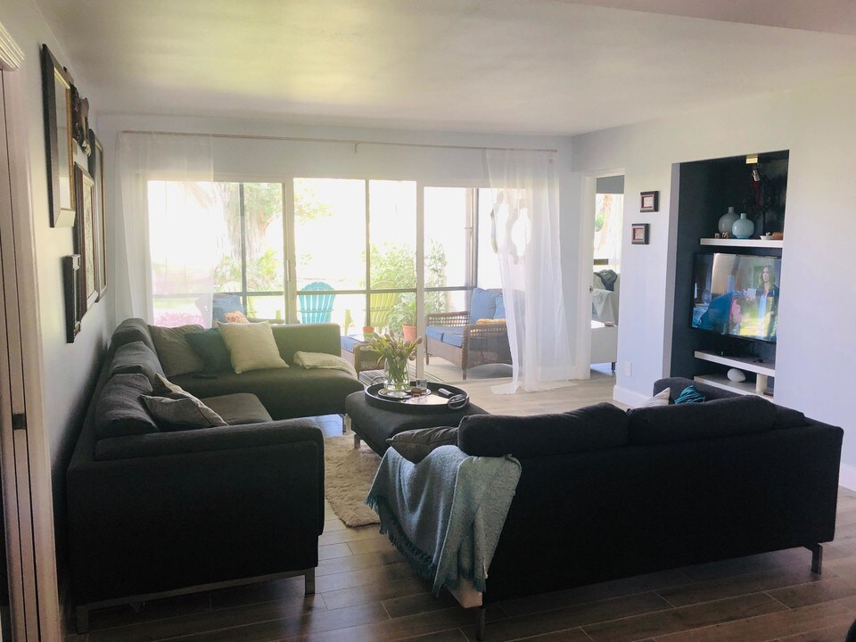 1814 Presidential Way-Unit -101 in West Palm Beach, FL - Building Photo