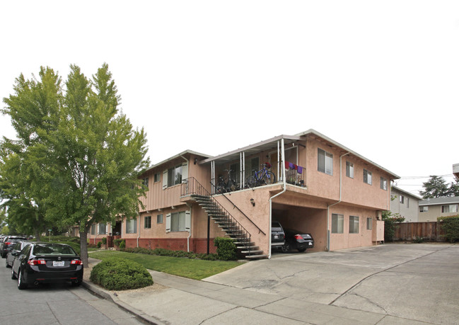 1587 Ontario Dr in Sunnyvale, CA - Foto de edificio - Building Photo