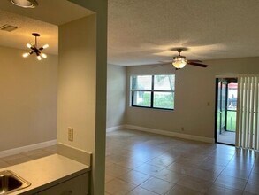 12220 Sag Harbor Ct-Unit -4 in Wellington, FL - Foto de edificio - Building Photo