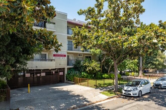 La Mirada Plaza Apartments in Los Angeles, CA - Building Photo - Building Photo