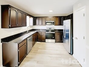 108 Pembroke Ct in White House, TN - Building Photo - Building Photo